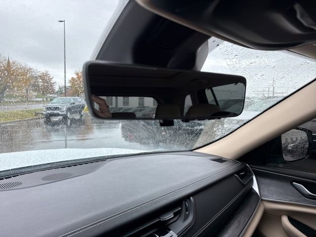 Used 2022 Jeep Grand Cherokee Limited w/ Luxury Tech Group II image 24