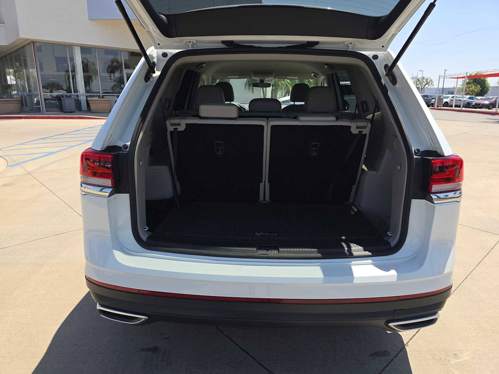 Used 2023 Volkswagen Atlas SE image 16