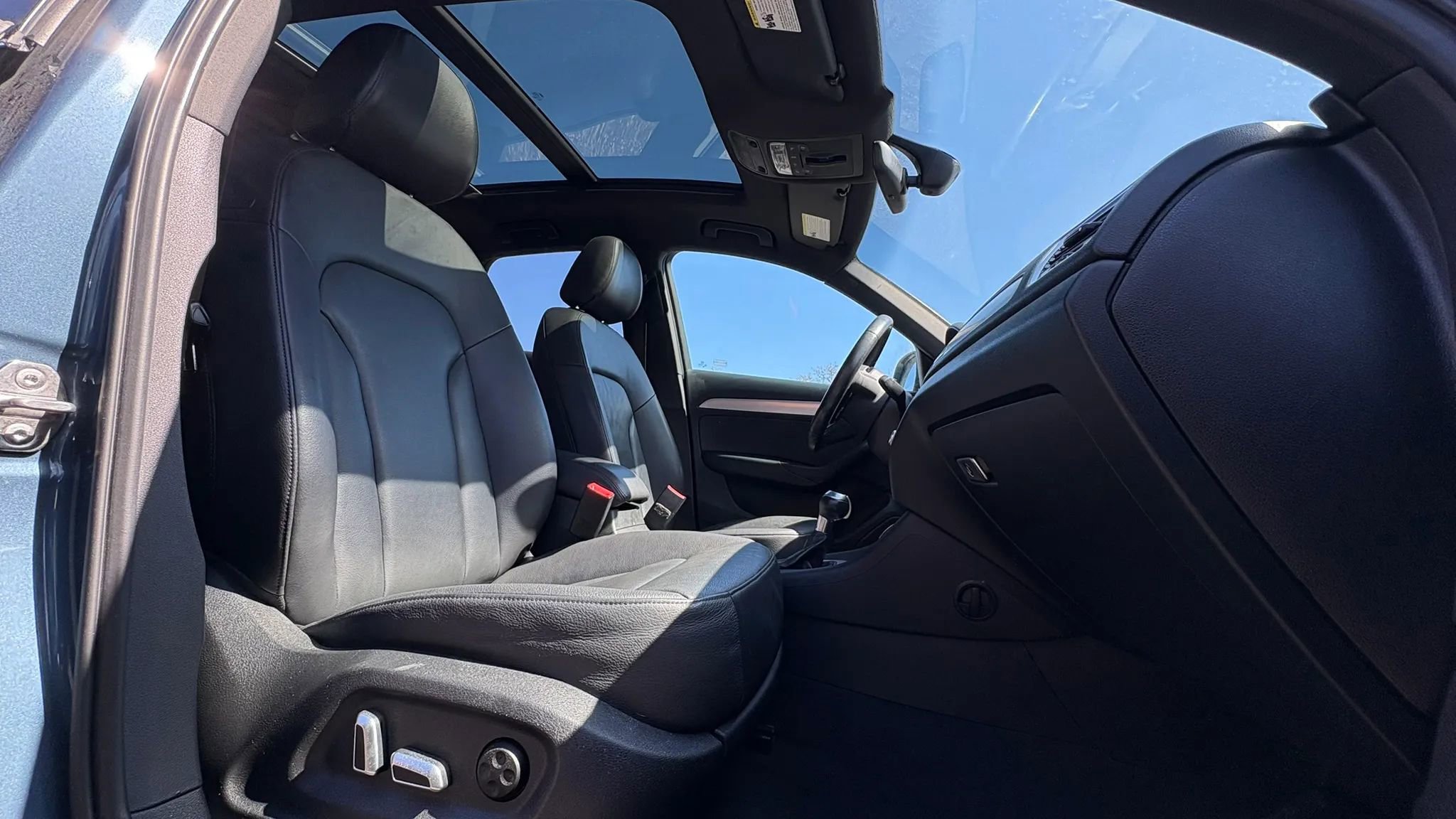 Used 2018 Audi Q3 2.0T Premium w/ Convenience Package AWD/4WD image 30