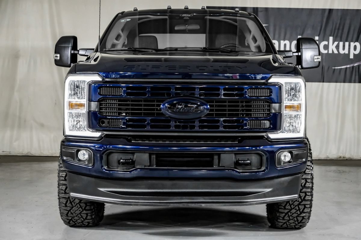Used 2025 Ford F350 XLT AWD/4WD image 3