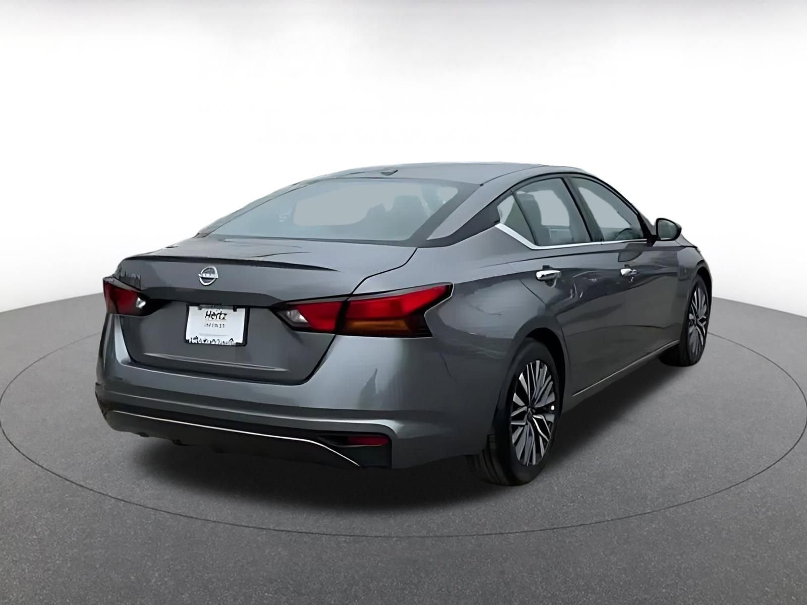 Used 2025 Nissan Altima 2.5 SV image 14