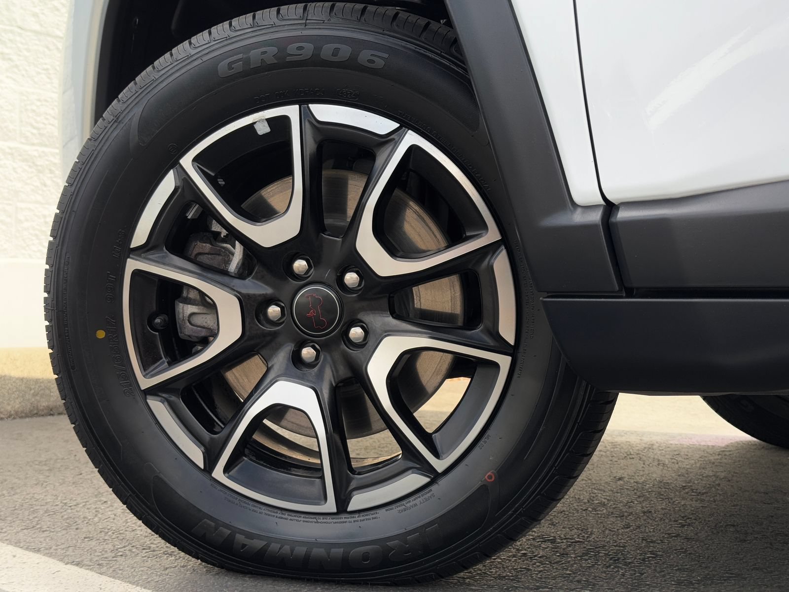 Used 2025 Jeep Compass Trailhawk AWD/4WD image 27