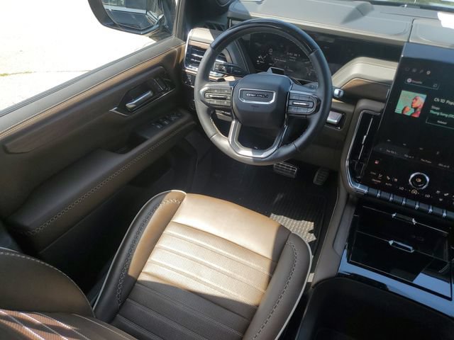 Used 2026 GMC Yukon XL Denali Ultimate w/ LPO, Get Active Package AWD/4WD image 19