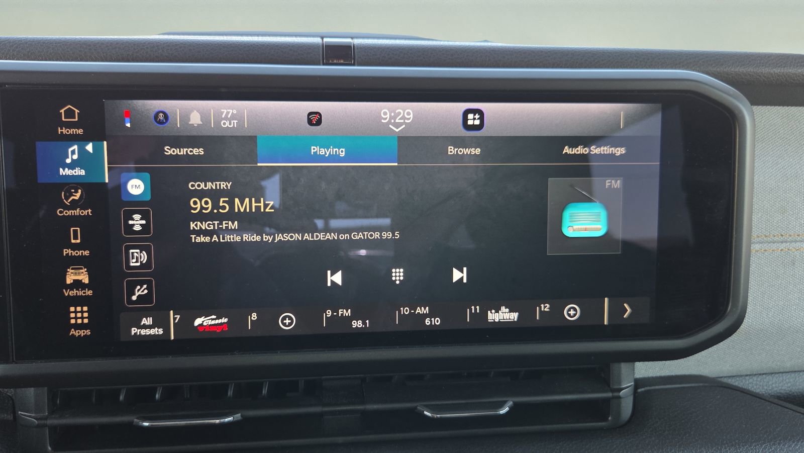 Used 2024 Jeep Wrangler Sport image 10