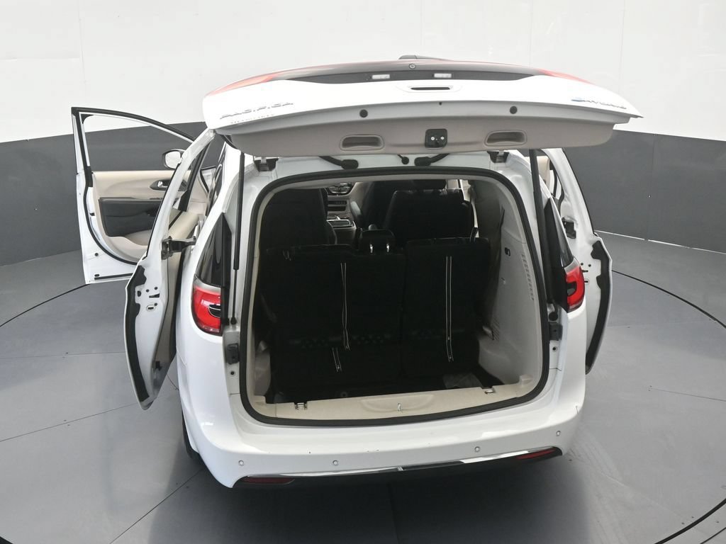 Used 2023 Chrysler Pacifica Touring-L FWD image 68