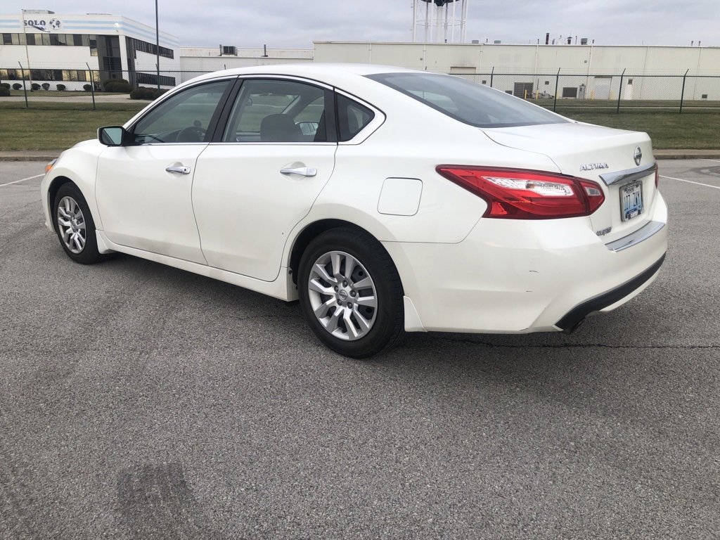 Used 2016 Nissan Altima 2.5 S w/ Interior Lighting Package image 5