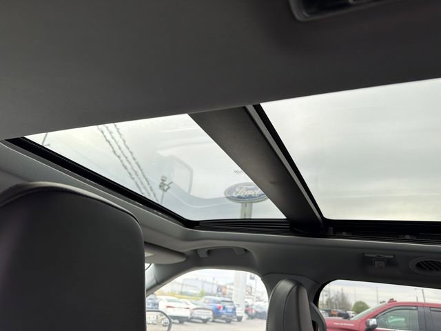 Used 2022 Ford Explorer XLT w/ Equipment Group 202A AWD/4WD image 13