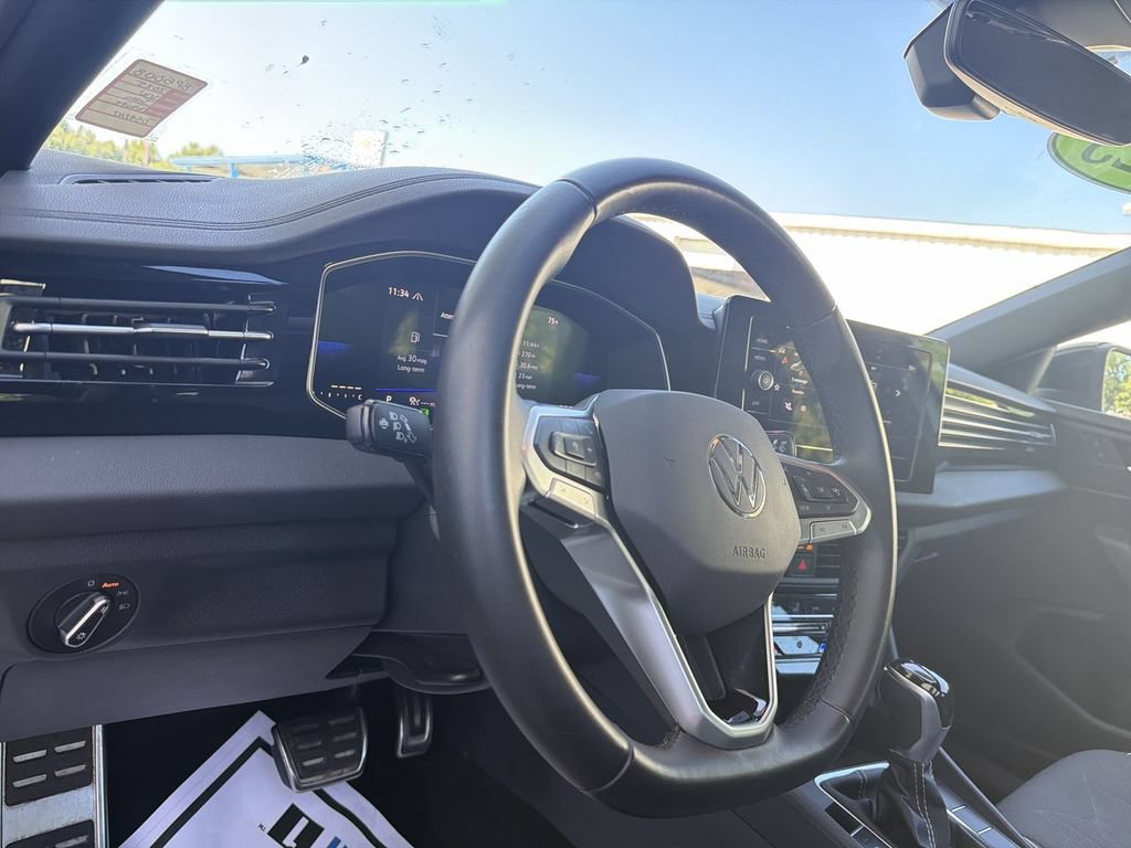 Used 2025 Volkswagen Jetta Sport FWD image 10