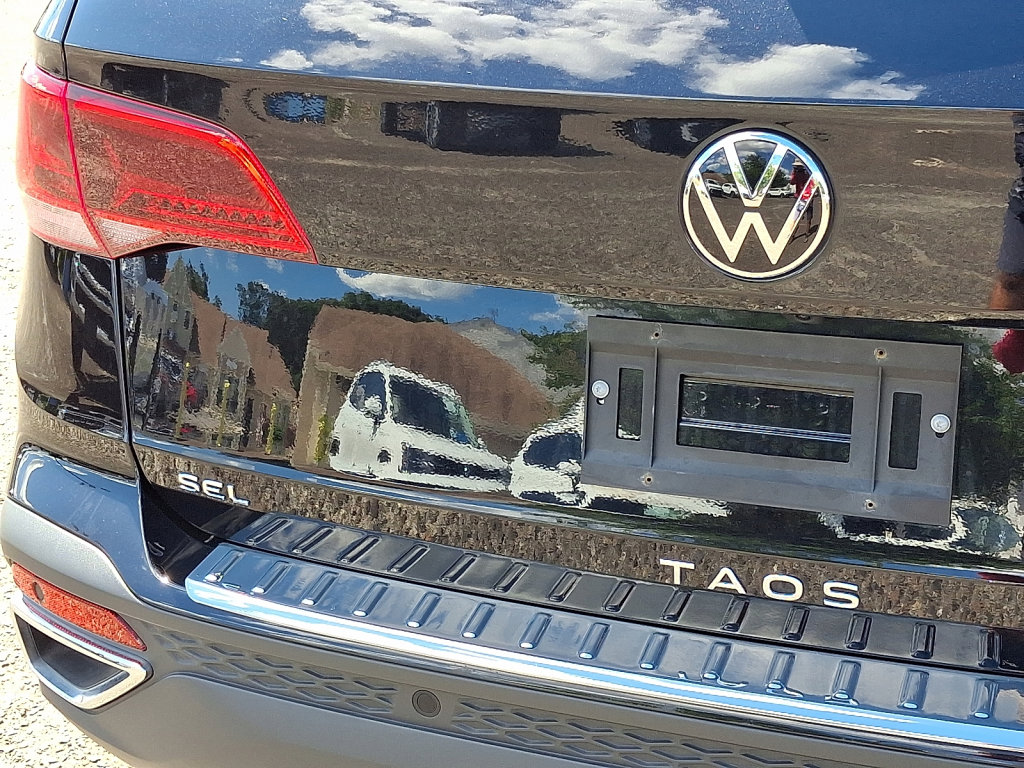 Used 2022 Volkswagen Taos SEL image 17
