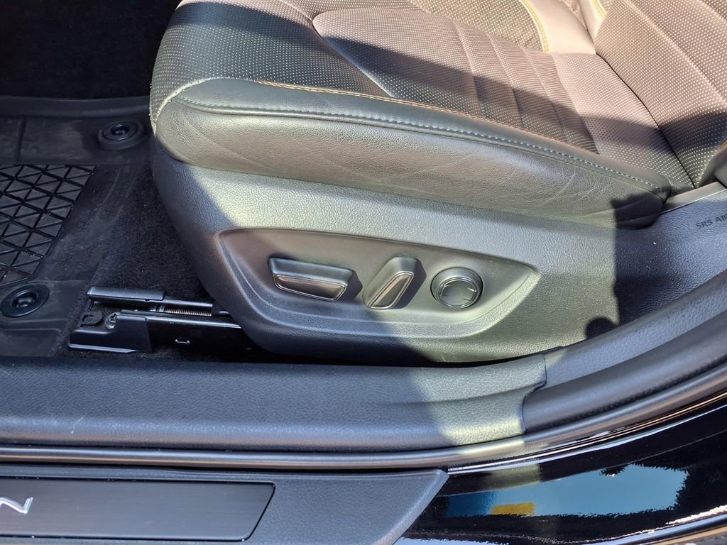 Used 2021 Toyota Avalon XSE image 26