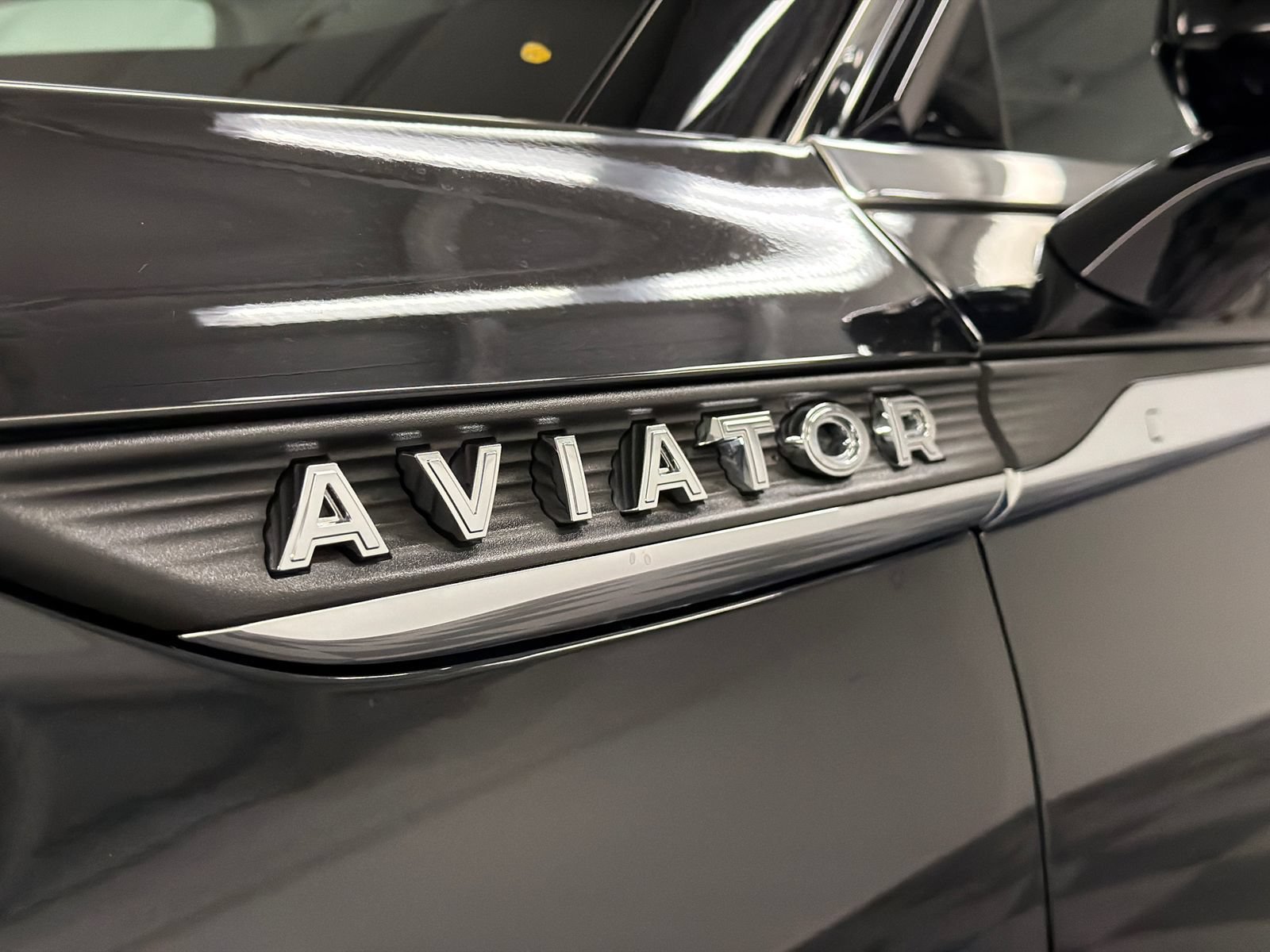 Used 2025 Lincoln Aviator Reserve AWD/4WD image 16