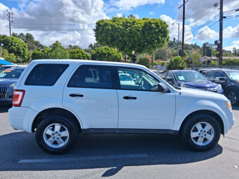 Used 2010 Ford Escape XLS FWD image 7