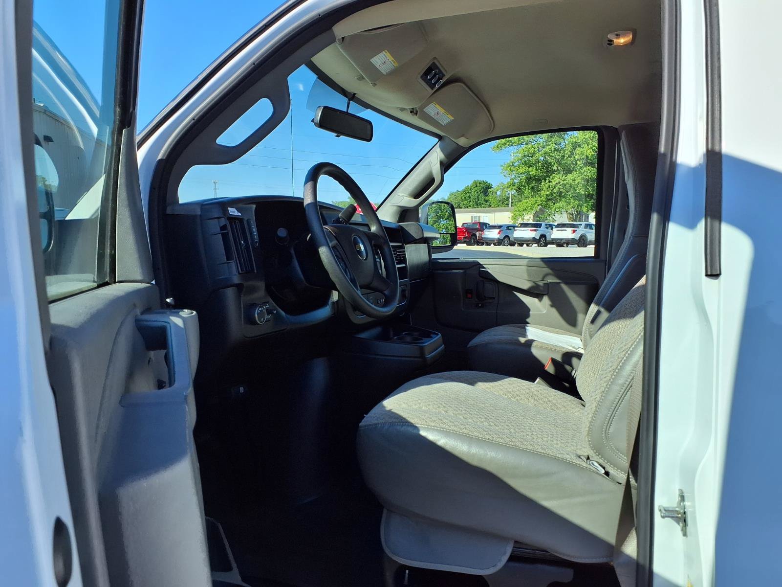 Used 2025 Chevrolet Express 3500 LS RWD image 21