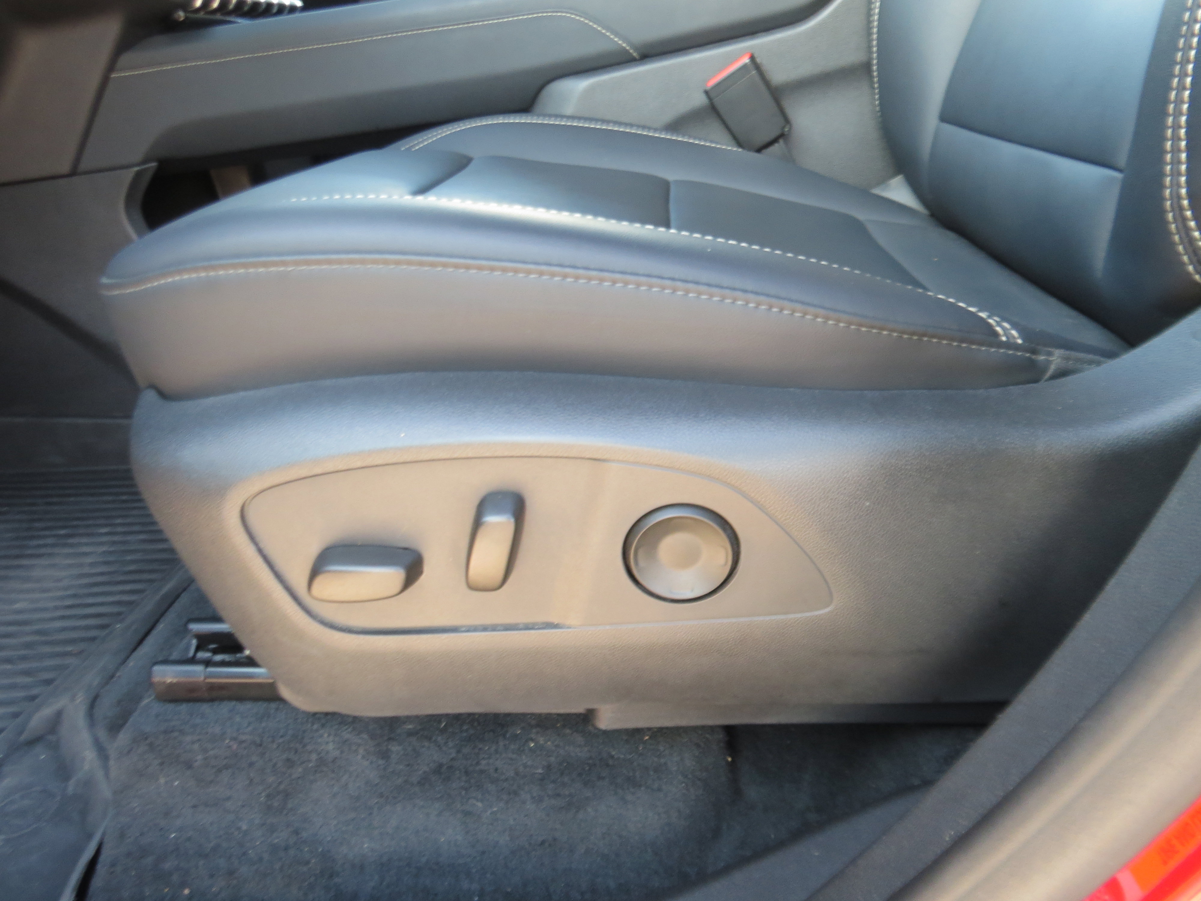 Used 2024 GMC Acadia Elevation image 17