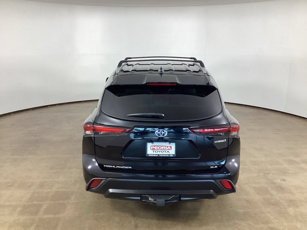 Used 2024 Toyota Highlander XLE AWD/4WD image 6