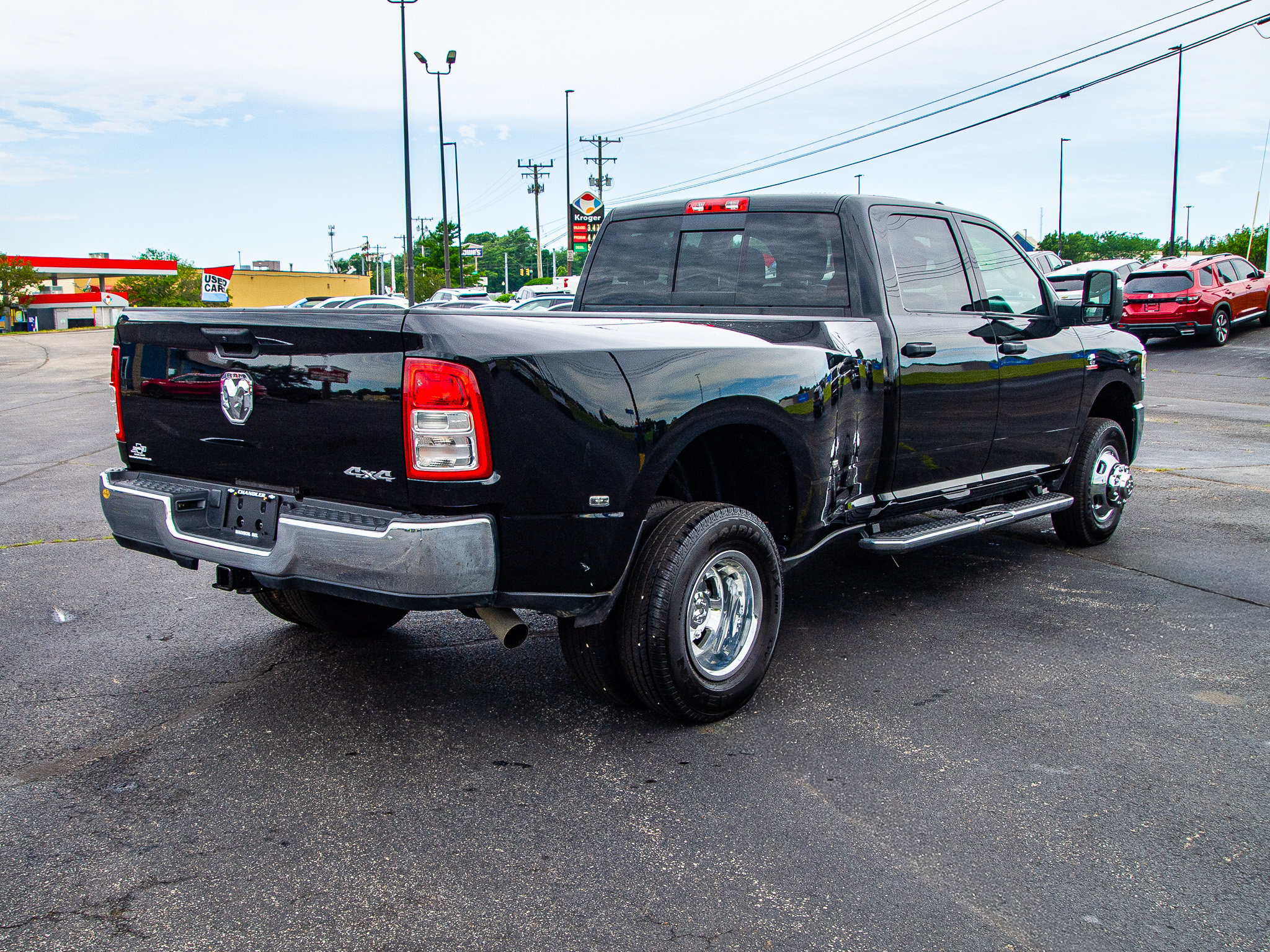 Used 2024 RAM 3500 Tradesman w/ Chrome Appearance Group AWD/4WD image 7