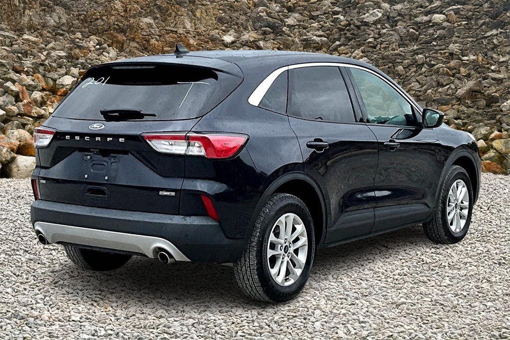 Used 2021 Ford Escape SE image 2