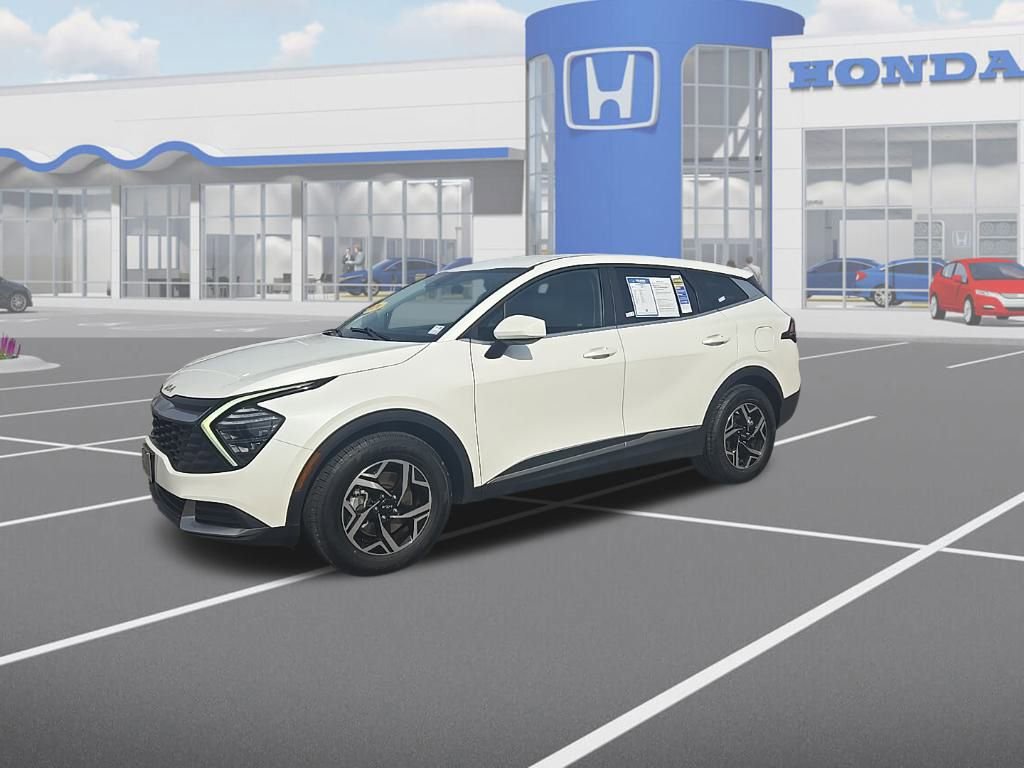 Used 2024 Kia Sportage LX image 3