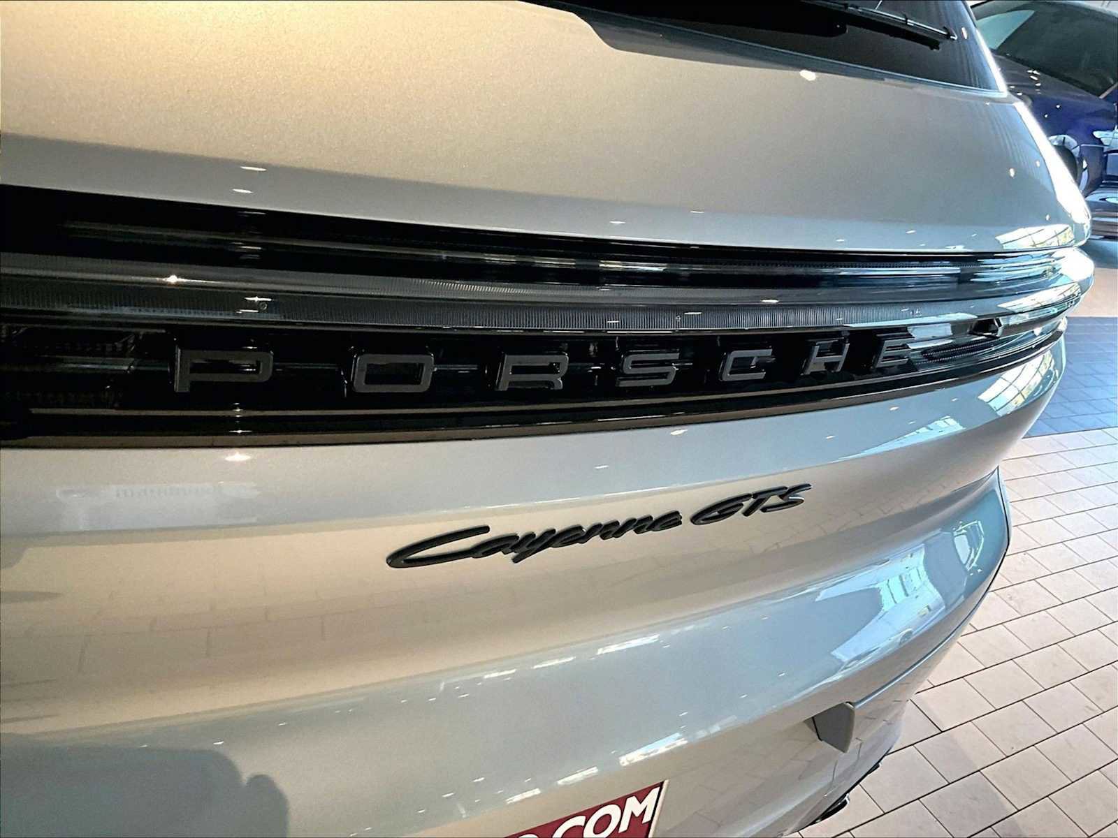 Used 2025 Porsche Cayenne GTS w/ Premium Package image 38