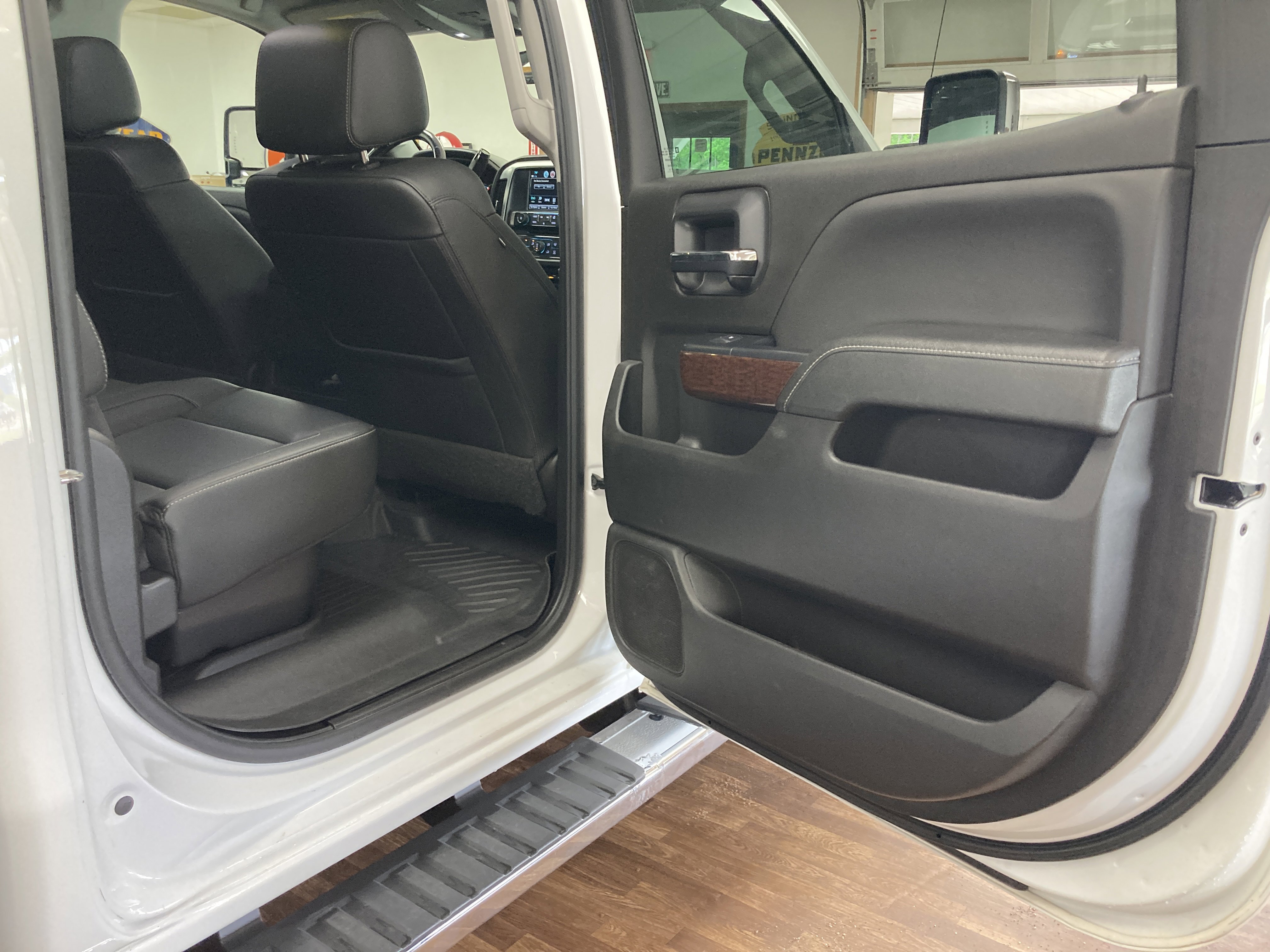 Used 2019 GMC Sierra 2500 SLT w/ Duramax Plus Package AWD/4WD image 16