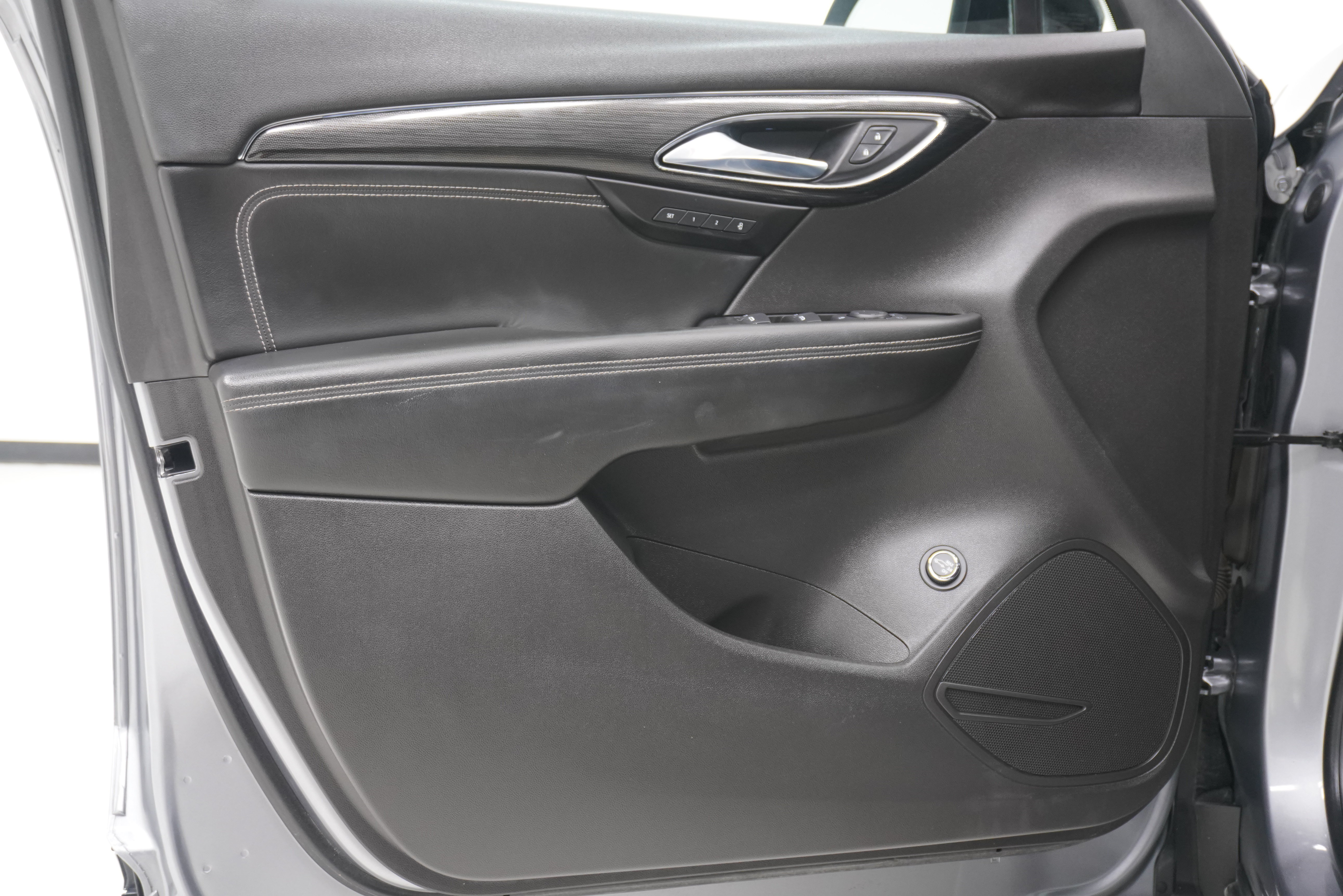 Used 2021 Buick Envision Essence w/ Sport Touring Package FWD image 14