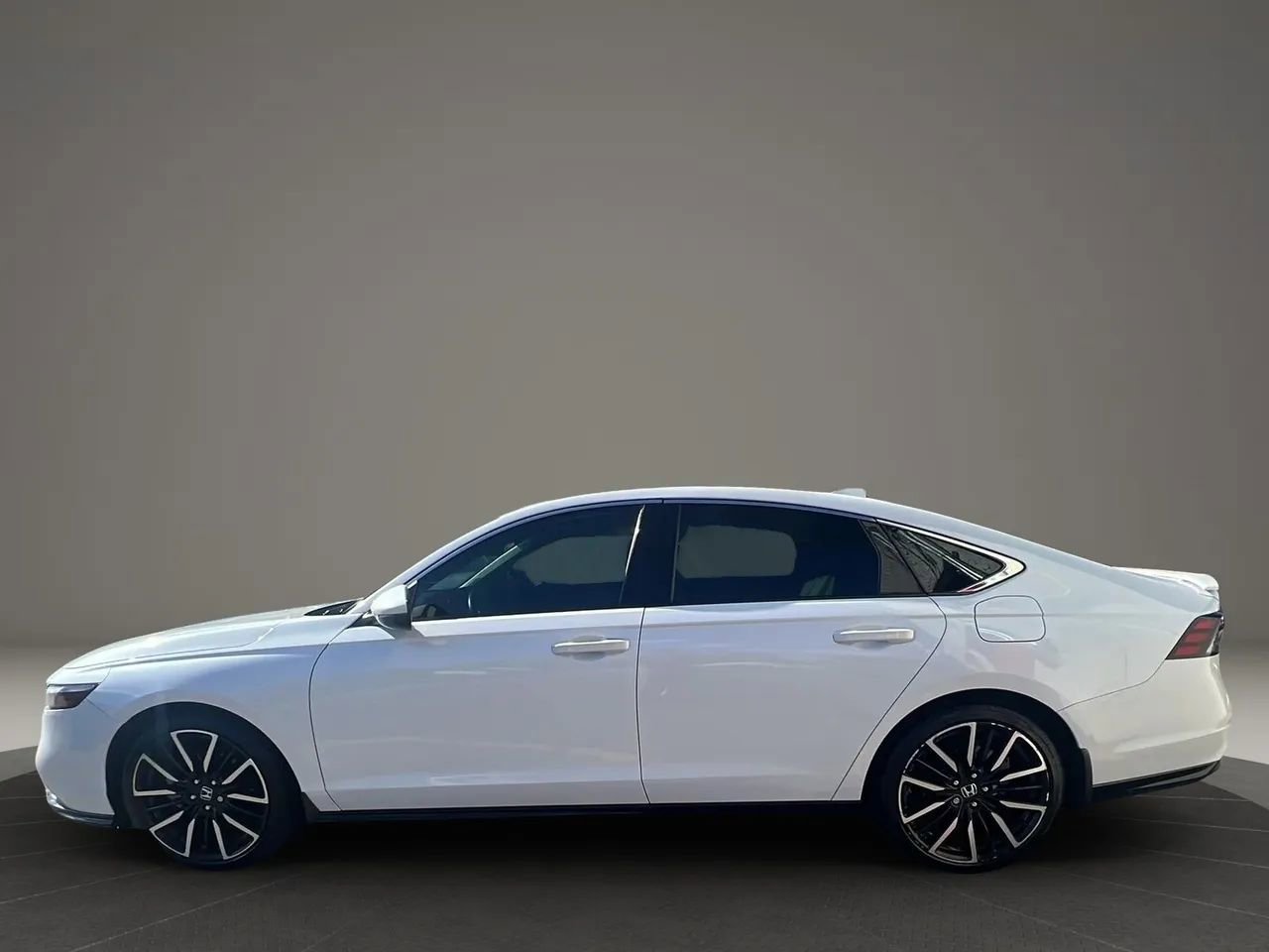 Used 2023 Honda Accord Touring image 7