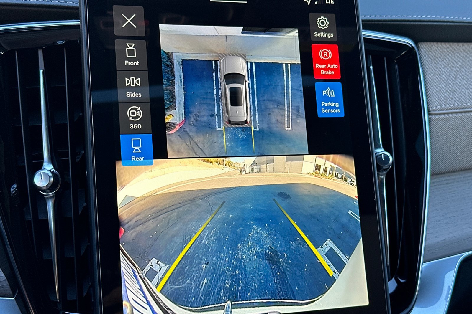 New 2026 Volvo XC90 T8 Plus image 18