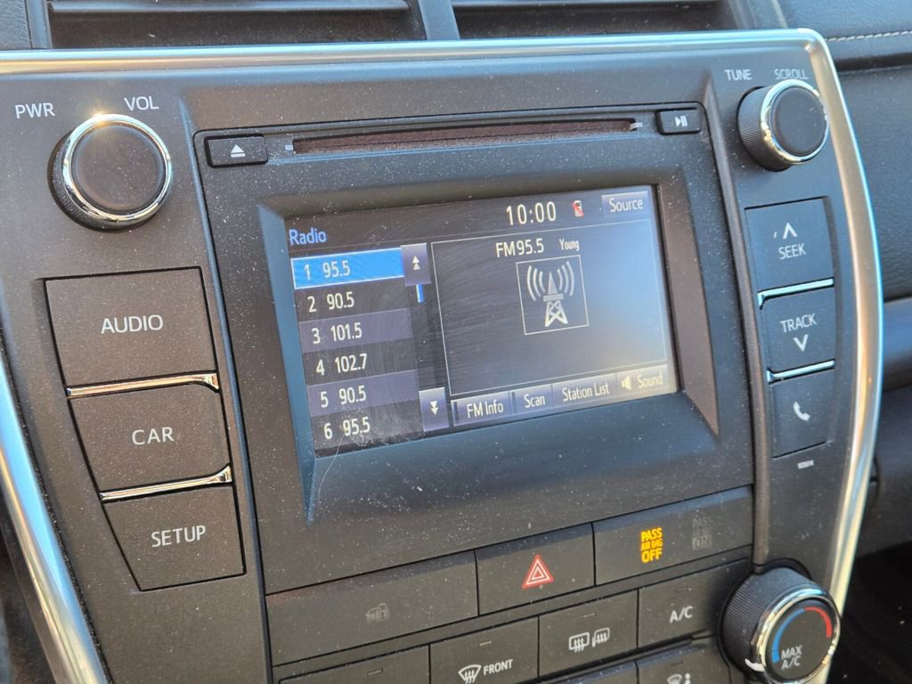 Used 2017 Toyota Camry LE image 10