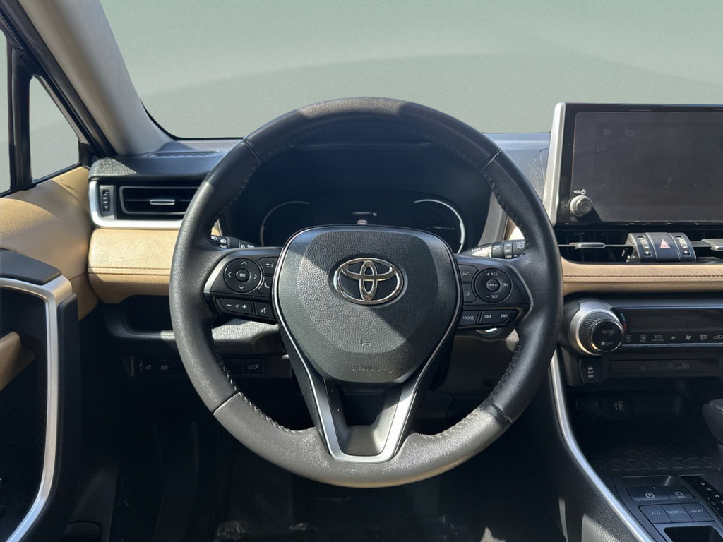 Used 2025 Toyota RAV4 XLE Premium FWD image 29