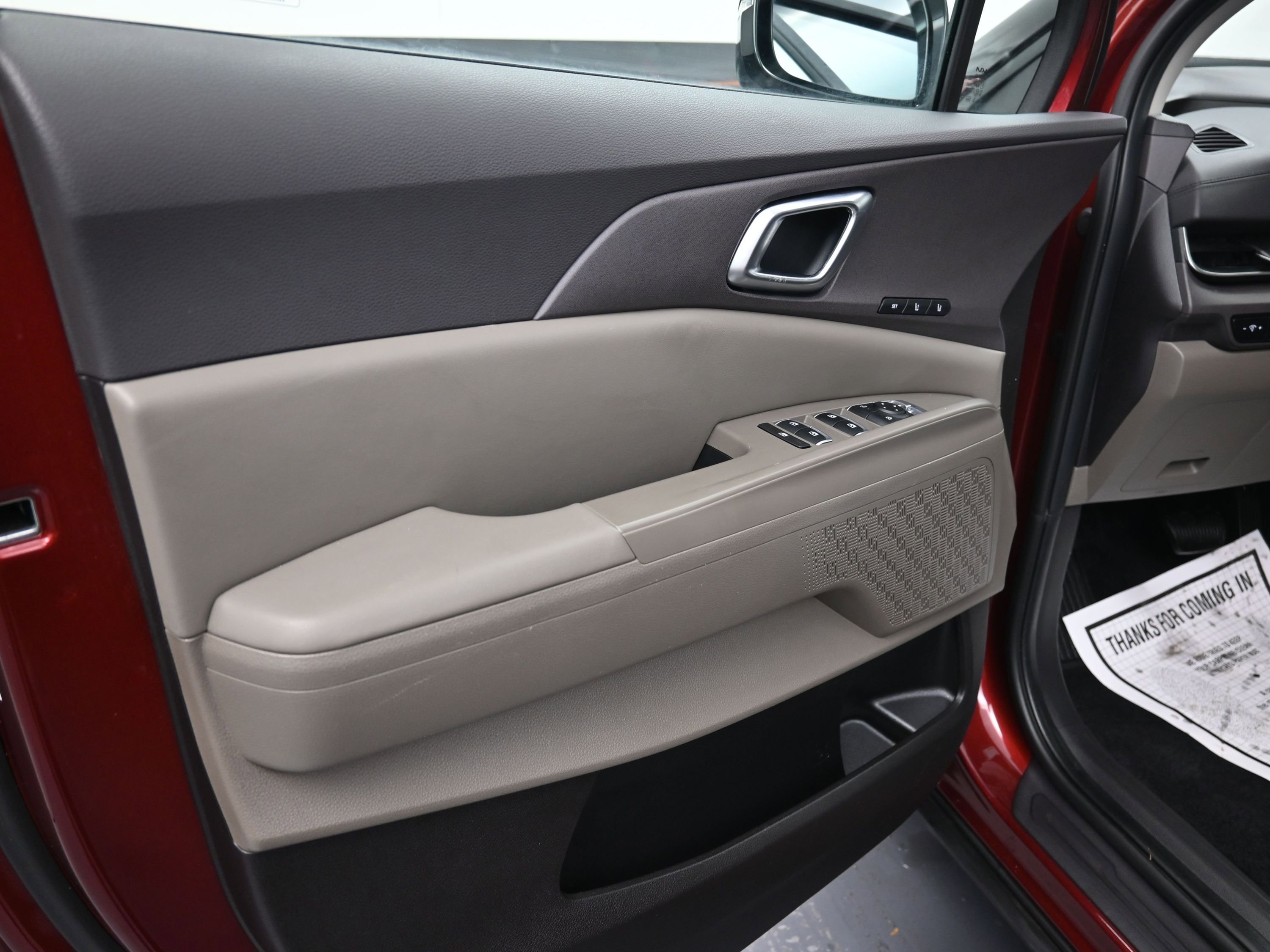 Used 2025 Kia Carnival EX image 16