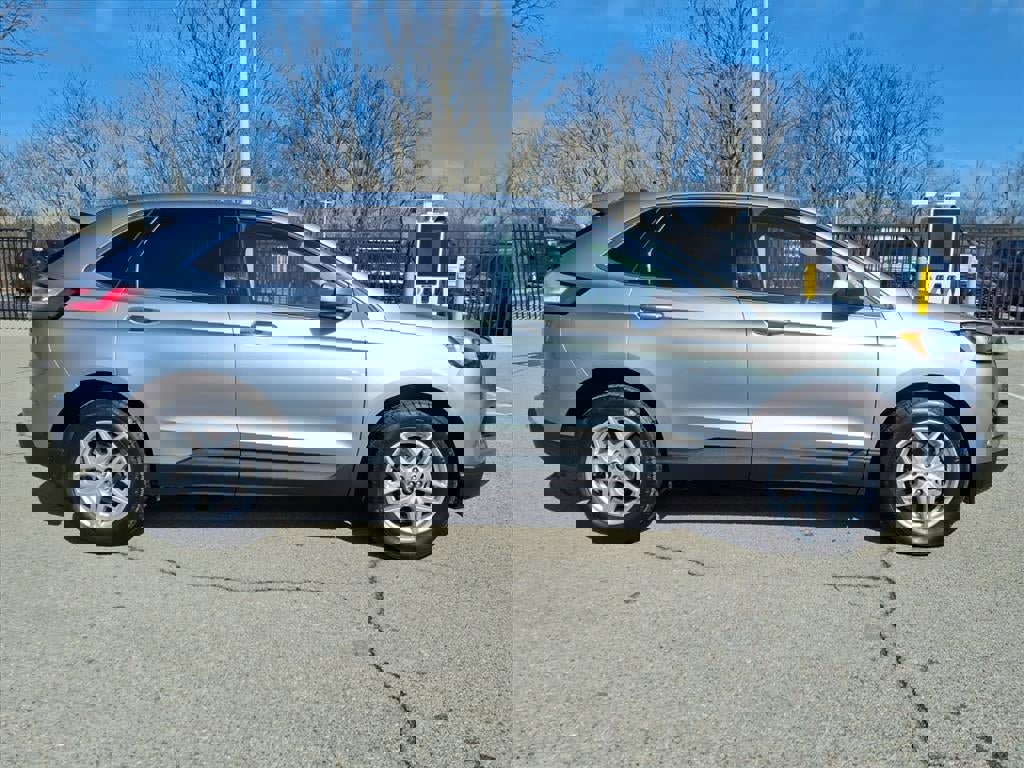 Used 2023 Ford Edge SEL w/ Convenience Package image 9