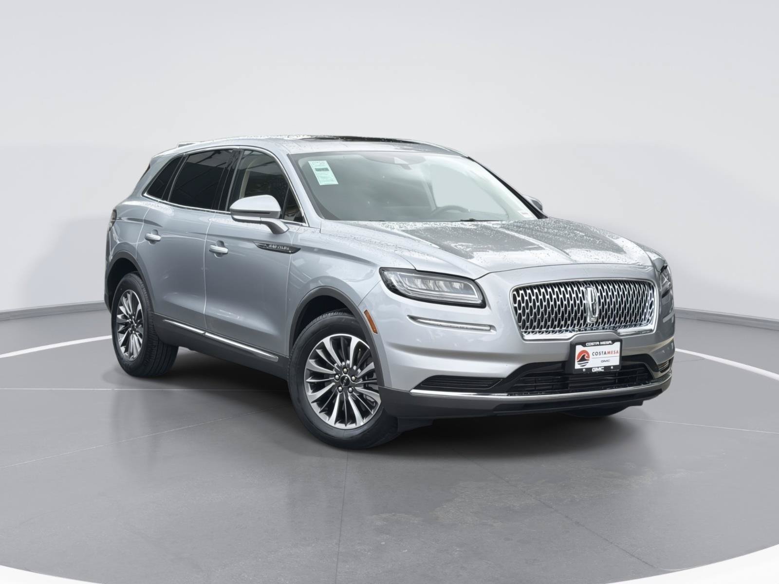 Used 2023 Lincoln Nautilus Reserve AWD/4WD image 1