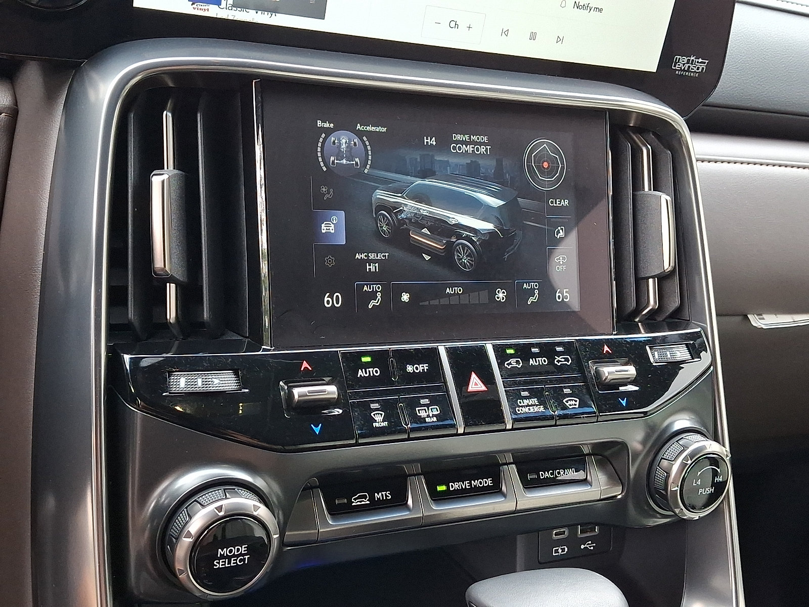 Used 2024 Lexus LX 600 4WD w/ Luxury Package image 14