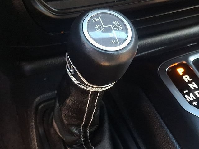 Used 2023 Jeep Wrangler Unlimited Sahara w/ Cold Weather Group AWD/4WD image 23