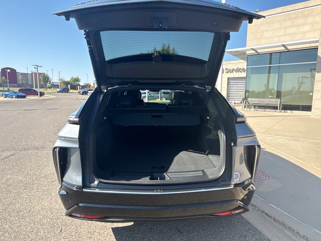 Used 2023 Cadillac Lyriq 2WD image 11