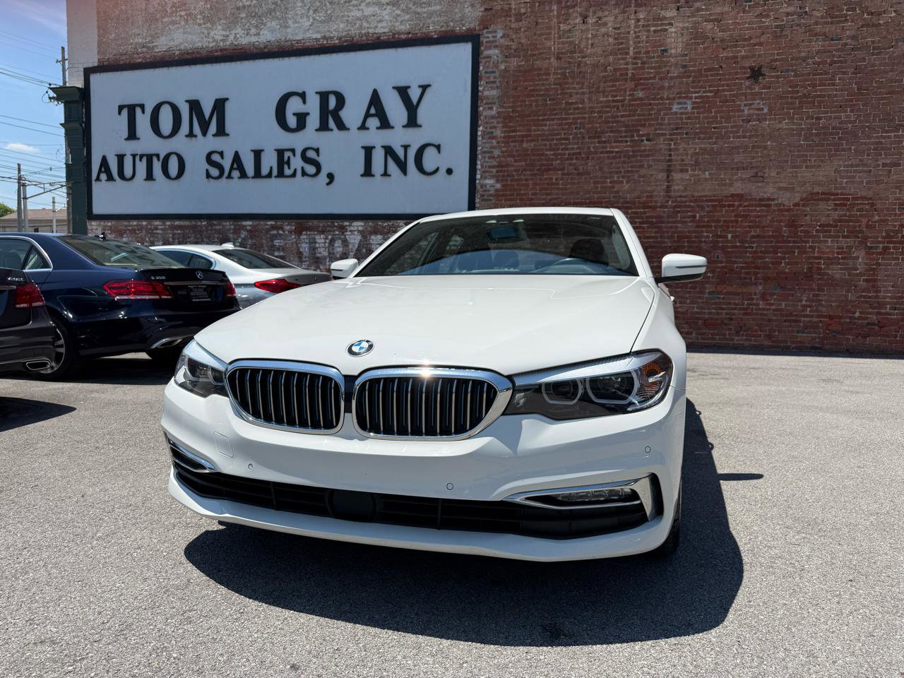 Used 2018 BMW 530e xDrive AWD/4WD image 1