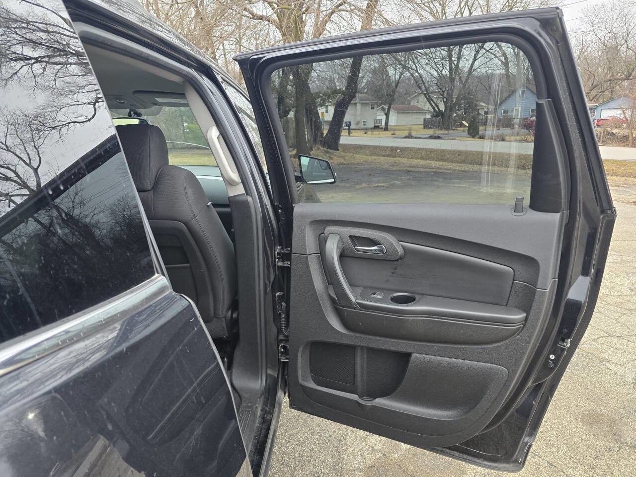 Used 2011 Chevrolet Traverse LT image 10