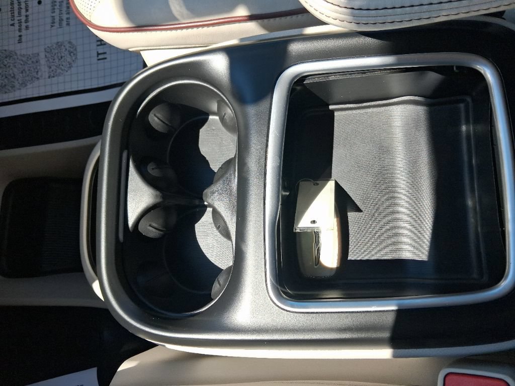 Used 2017 Chrysler Pacifica Limited w/ UConnect Theater Package FWD image 18
