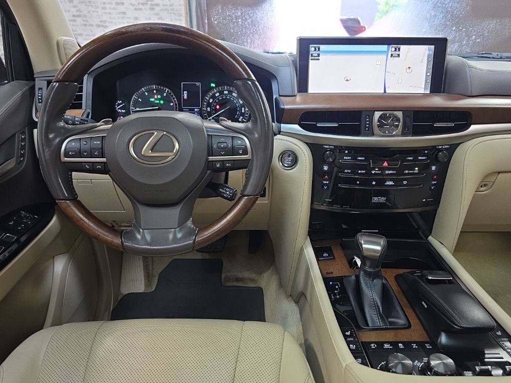 Used 2019 Lexus LX 570 4WD w/ Luxury Package image 19