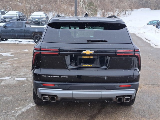 Used 2025 Chevrolet Traverse LT image 4
