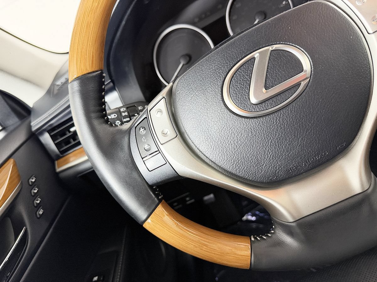 Used 2014 Lexus ES 300h w/ Luxury Package w/Bamboo Trim FWD image 56
