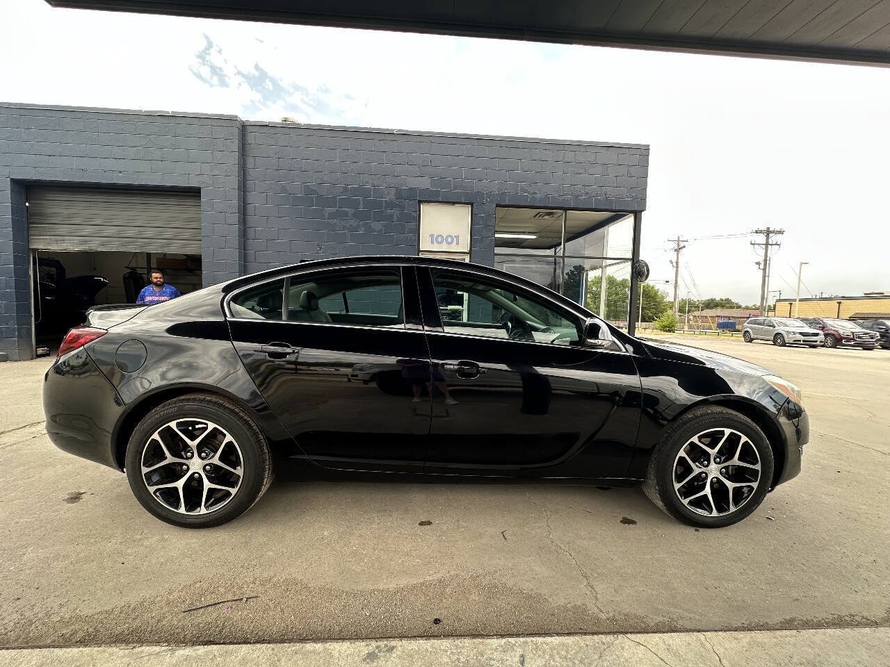 Used 2017 Buick Regal Sport Touring FWD image 9