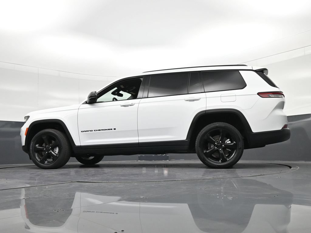 Used 2024 Jeep Grand Cherokee L Limited w/ Black Appearance Package AWD/4WD image 28