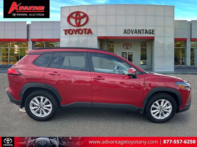 Used 2023 Toyota Corolla Cross LE w/ Moonroof Package AWD/4WD image 5