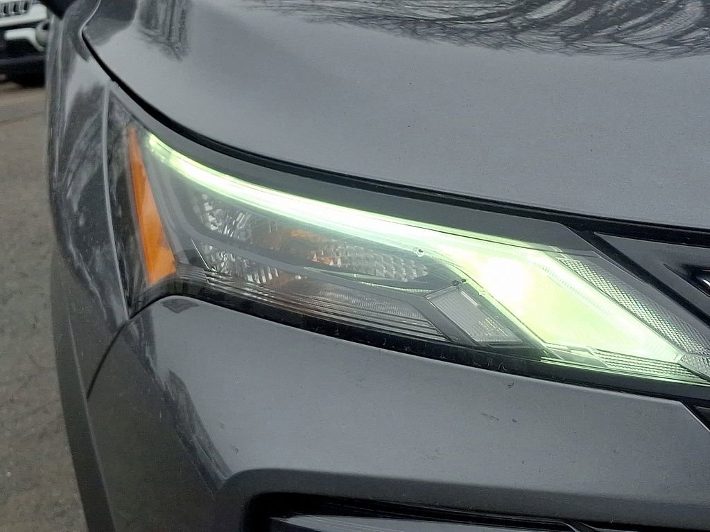 Used 2024 Nissan Rogue S image 9