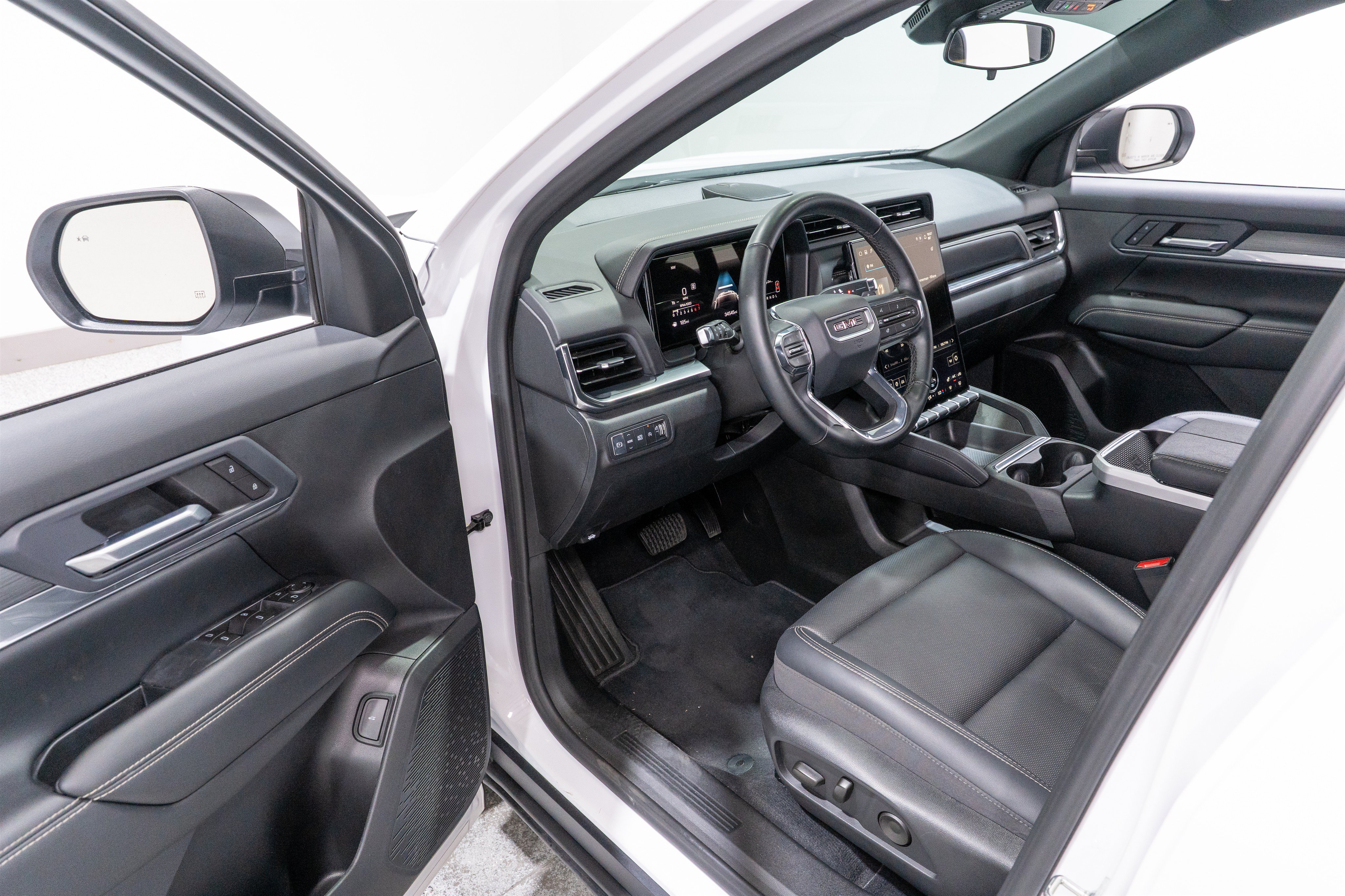 Used 2026 GMC Terrain Elevation w/ Elevation Premium Package FWD image 12