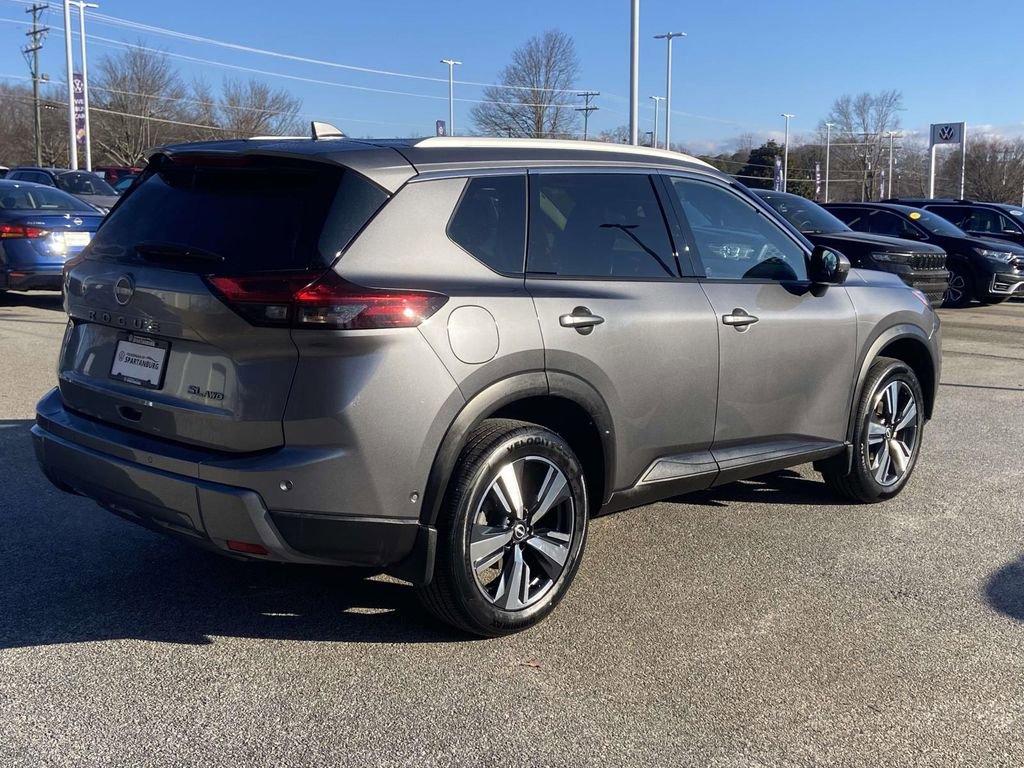 Used 2024 Nissan Rogue SL image 3