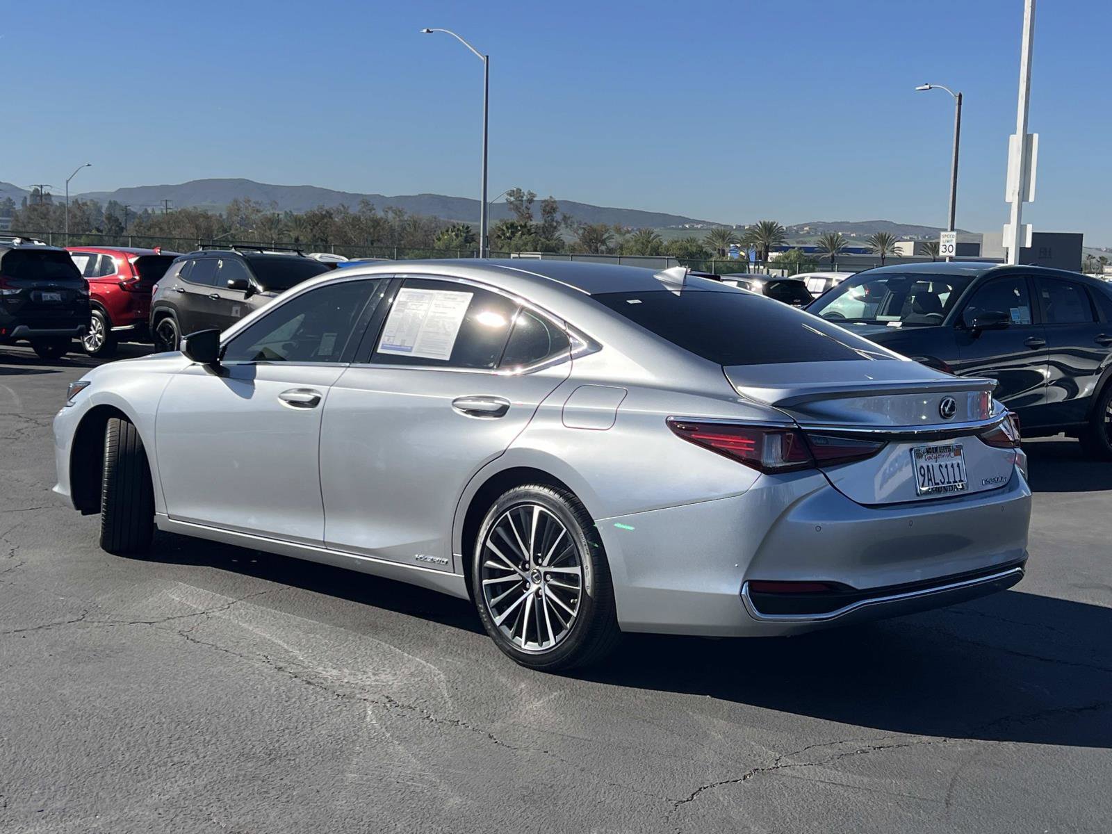 Used 2022 Lexus ES 300h w/ Premium Package image 3