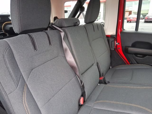 Used 2025 Jeep Wrangler Unlimited Sahara w/ Safety Group AWD/4WD image 10