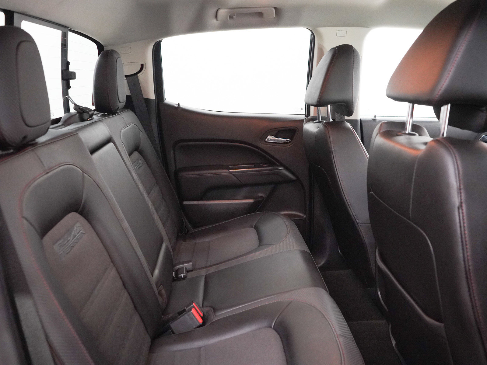 Used 2015 GMC Canyon SLE AWD/4WD image 14